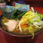 家系総本山 ラーメン 吉村家 - ラーメン　630円/野菜畑　50円