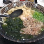 人力うどん - スタミナうどん　550円　肉、ゴボウ天、わかめ、玉子