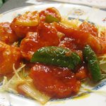 マーボー飯店 - エビチリ。海老がザクッと歯ごたえ良くて甘辛くて美味しい!