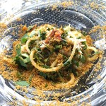 香住産ズワイガニとルーコラ ドライトマトのスパゲッティ たっぷり自家製カラスミ