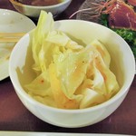酒肴商店 アジト - サービスのキャベツ