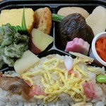 オモ キノクニヤ - たけのこご飯弁当。