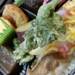 オモ キノクニヤ - たけのこご飯弁当の、たらの芽天ぷら。