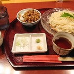 あきた美彩館 - 稲庭うどんといぶりがっこご飯+ほうじ茶