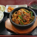 ホルモン鉄板焼 とんどん亭 - 