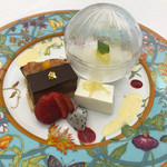 Grand rocher - ミントのグラニテ、ショコラ、レモンのムース、イチジクのロースト