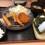 Kushikatsu Daruma - 串3本にコロッケ。