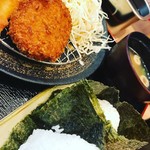 串かつ だるま - ご飯がおにぎり2個！