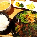 創作ダイニング りとむ - 焼肉ランチ／900円 (税込)