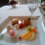 エグリーズ・ドゥ・葉山庵 - パティシェ特製デザートの盛り合わせ