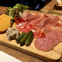 西洋料理 Jules - パルマ産生ハム、サラミ、リエットの盛り合わせ