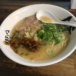 博多ラーメン 膳 - 胡麻とニンニク2片足しました。