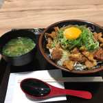 豚屋とん一 - とんテキ丼、お味噌汁追加。