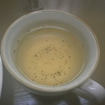 神戸甘辛カレー きてたもんせ - 野菜スープ　洋食注文時のおまけ　あるときだけのサービス　具は入ってないけどちゃんとしたコンソメスープ