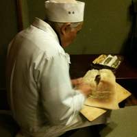 日本料理 梅林 - サメ皮で山葵おろし