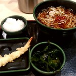 ゆで太郎 - 朝そば（おろし） 330円 + かき揚げ→わかめに変更 + 海老天（無料クーポン利用）