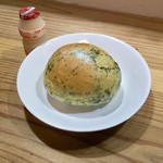 パン家アストレア - よもぎ餅あんぱん(180円)※期間限定商品