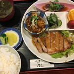 うしろ一汁二菜 - 本日のランチ(豚のヒレステーキ) 880円