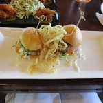 Tommy Bahama Restaurant, Bar & Store - 炙り帆立のミニサンドイッチ