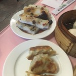 Happy Days Seafood Restaurant - 餃子にルックフォン