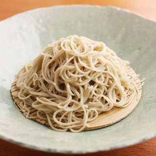 蕎麦の実やつゆをはじめ、こだわりが詰まった十割蕎麦を堪能