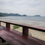 ドゥワンチャン - 特等席？ 海までスグの赤いカウンター席に初めて座れました。