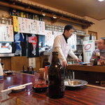 丸千葉 - 店内、やっちゃん