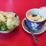 魚料理のお店 鮮魚まるふく - おまかせ刺身盛り定食に付いているサラダと茶碗蒸し