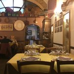 Sa Domu Sarda - 内観　落ち着いてます。天井に太い木の梁があるのが伝統です。