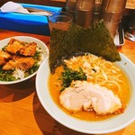 鶴一家 - ラーメン￥７００チャーシューご飯￥３５０o(^o^)o