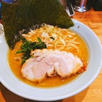 鶴一家 - 味濃目、麺硬めです(o≧▽゜)oスープクリーミー
            チャーシュー脂身あり美味しいo(^o^)o☀