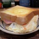 灯 - ハムエッグトースト