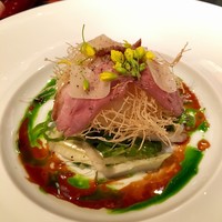 ラトリエ ドゥ ジョエル・ロブション - 半熟卵とマグレ鴨の燻製をピサンリのサラダと共に