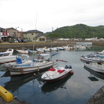 奴寿司 - 店の裏は漁港になっています。