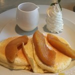 ハナ カフェ - シンプルパンケーキ リンゴのキャラメリゼトッピング(500円)
