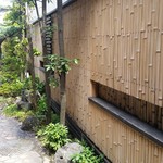 土合やぶ　竹垣がオシャレ