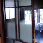 かやうさぎ - 温泉　石のうさぎが座っています。