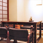 悠庵 - 4名様の半個室です。座敷のテーブル席ですのでご年配の方にもご好評いただいております。