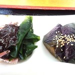 ふく鮨本舗の三太郎 - 付け合わせの茄子、イカと若布の味噌和え