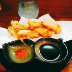 Okinawa Barufaimiru - さかなの天ぷらはカジキマグロ(税別４２０円)。一味とウスターソースがついてきました。