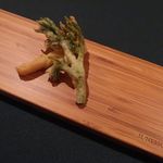 イルネッソ - 独活のセモリナ粉のフリット