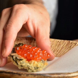 Tempura and wine Kojima's specialty! Nori tempura salmon roe canapé♪