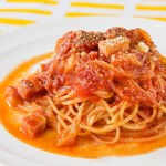 カフェ・スコーラ - 安定の一番人気！アマトリチャーナ（生パスタ使用）