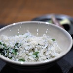 傳 - 釜上げシラスの炊き込みご飯　赤出汁　香の物