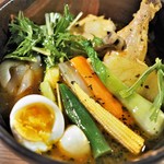 札幌ドミニカ - 特選チキン野菜カレー　具を前面に出した図