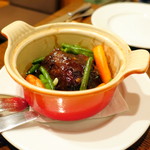 コム・ア・ラ・メゾン - 牛ホホ肉の赤ワイン煮込み3,400円+税
