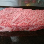 表参道うかい亭 - 私達に焼いてくれる肉。でも これで３人分です