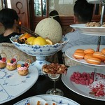 表参道うかい亭 - 小菓子のワゴン