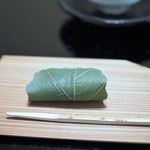 あさば - 到着時のお菓子（よもぎ麩饅頭）