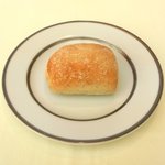 レストランひらまつ レゼルヴ - 特別ランチ<平日限定> 1980円 の自家製パン(1回目)